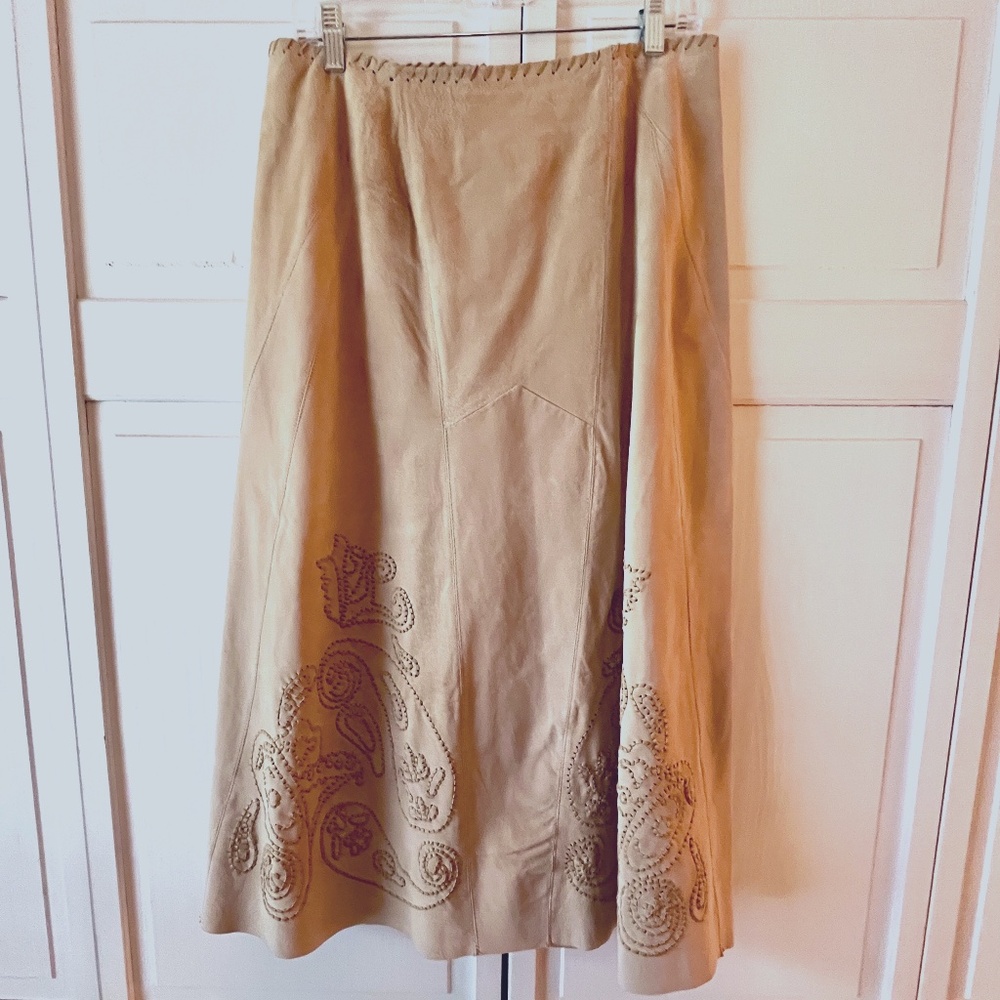 Peck & Peck Tan Midi Skirt with Embroidered Paisley